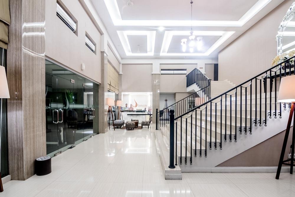 Tasneem Hotel Malioboro Γιογκιακάρτα Εξωτερικό φωτογραφία